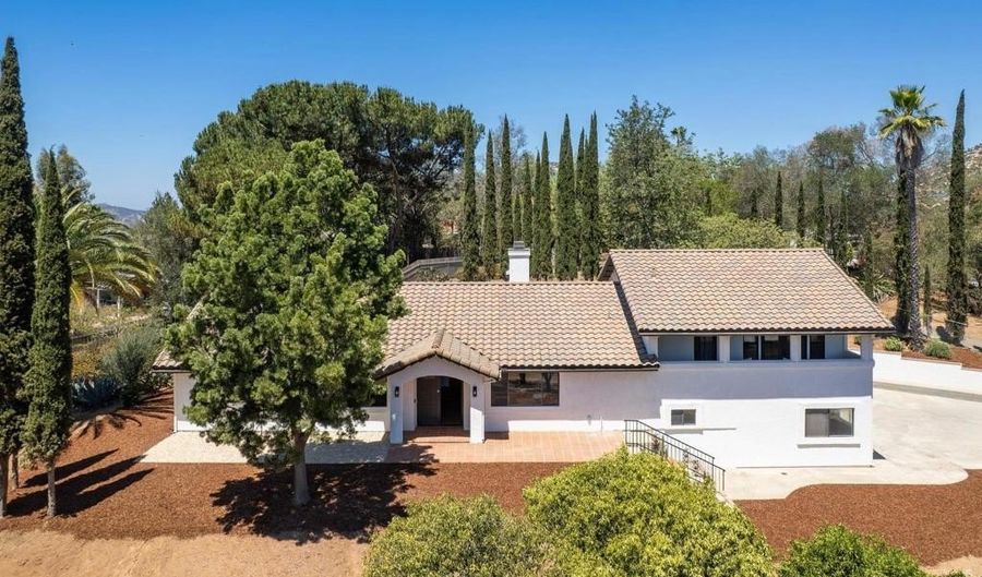 1650 Silver Tree Ln, Escondido, CA 92026 - 4 Beds, 3 Bath