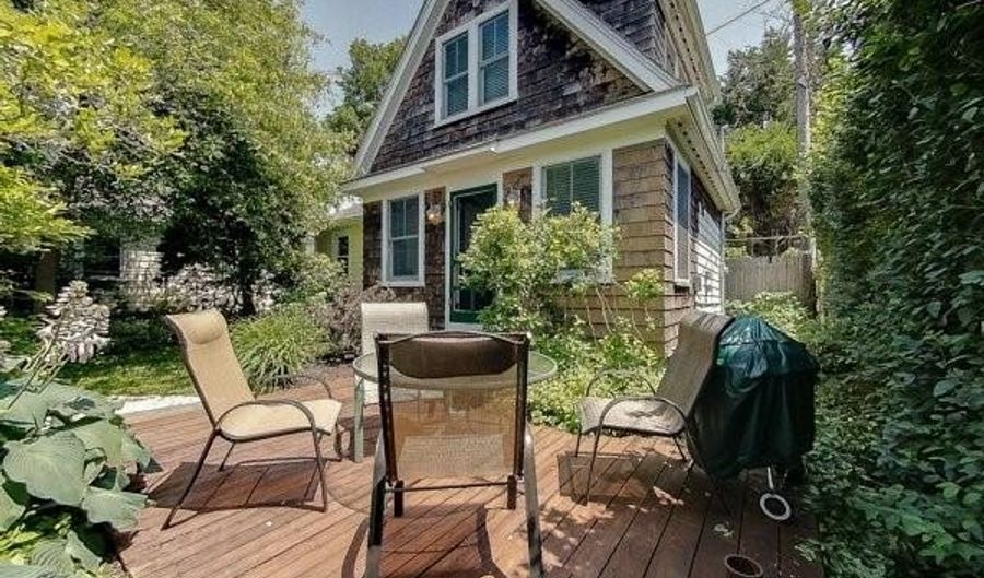 25 Warren Ave, Middletown, RI 02842 - 2 Beds, 1 Bath