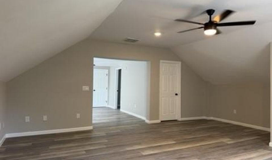212 W 7TH St, Laurel, DE 19956 - 5 Beds, 2 Bath