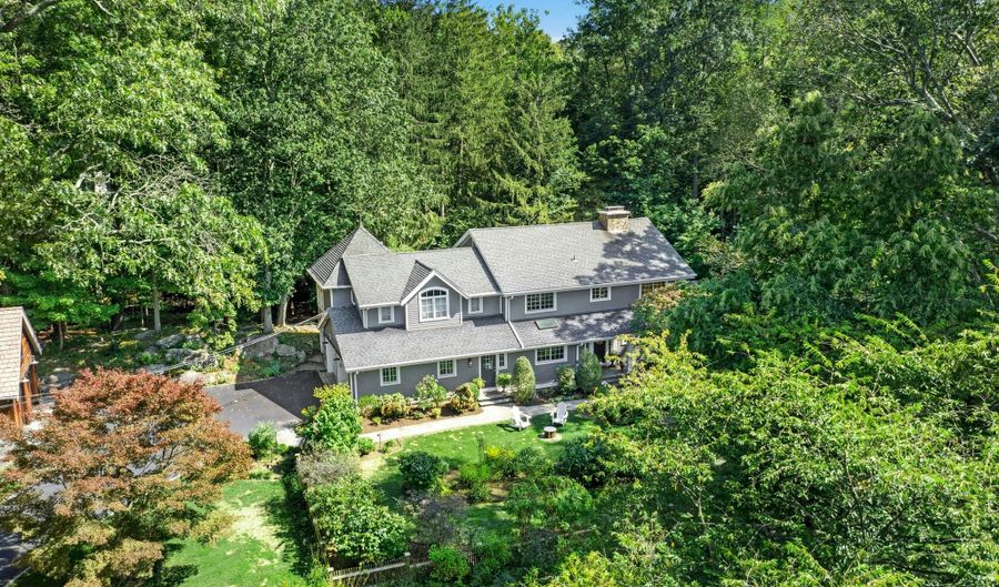 15 Queens Ln, Darien, CT 06820 - 5 Beds, 5 Bath