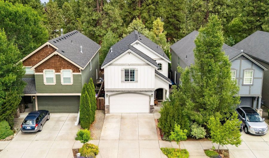 61342 Huckleberry Pl, Bend, OR 97702 - 3 Beds, 3 Bath