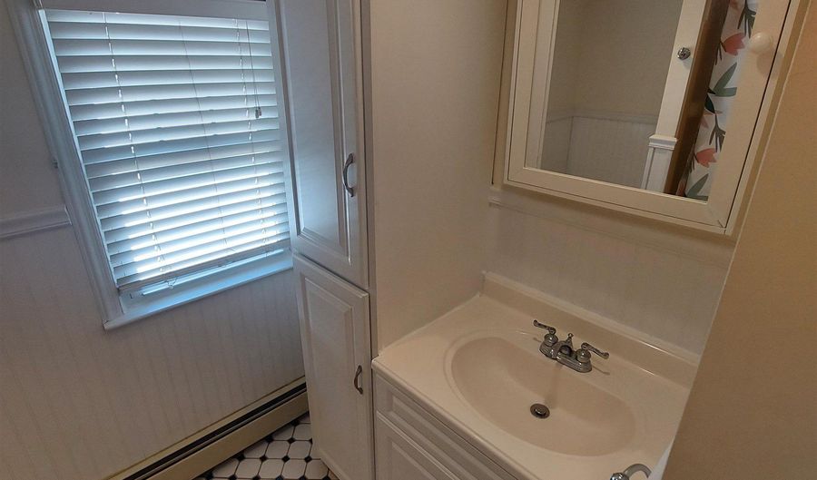 48 W 32ND St, Bayonne, NJ 07002 - 1 Beds, 1 Bath