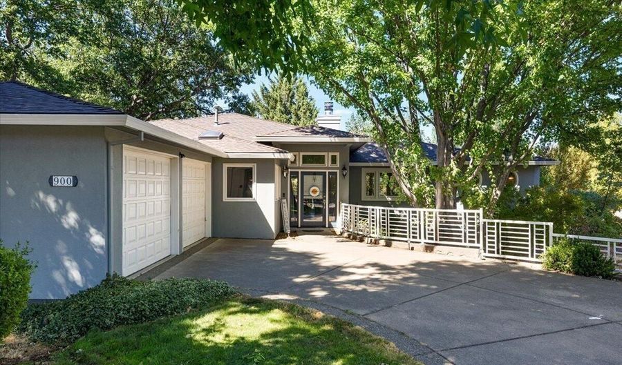 900 Cypress Point Loop, Ashland, OR 97520 - 3 Beds, 2 Bath