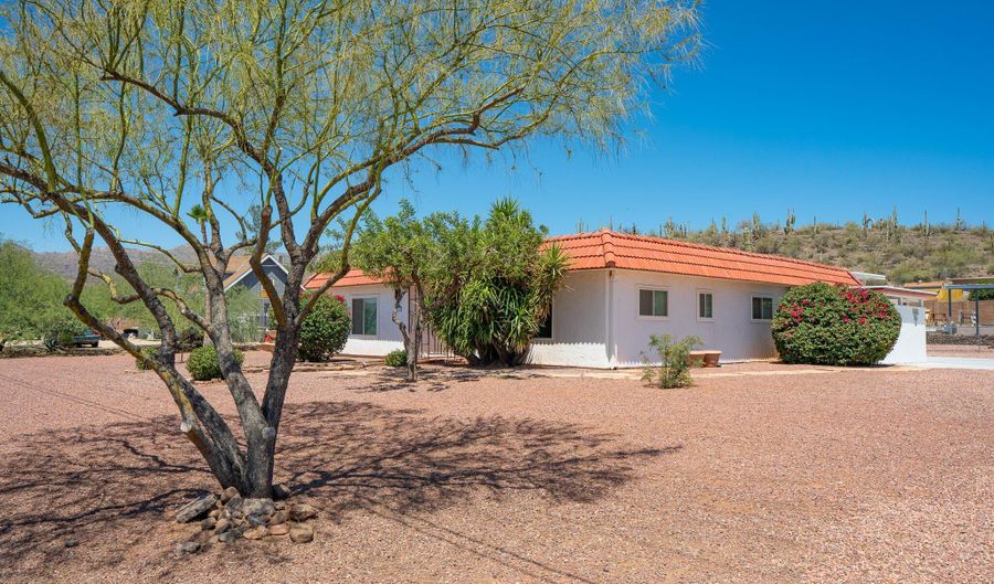 33750 S Ridgeway Rd, Black Canyon City, AZ 85324 - 3 Beds, 3 Bath