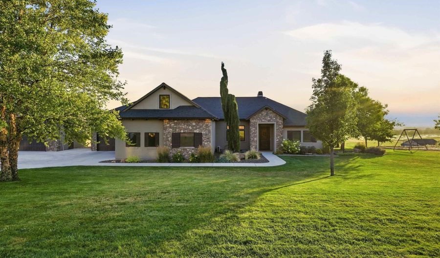 11223 W River Rd, Caldwell, ID 83607 - 4 Beds, 5 Bath