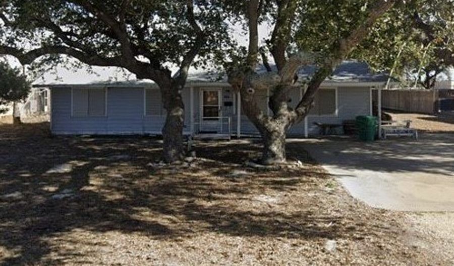 147 N 8th St, Aransas Pass, TX 78336 - 4 Beds, 1 Bath