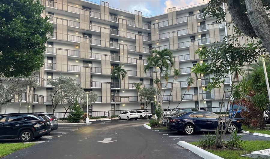 20500 W Country Club Dr 117, Aventura, FL 33180 - 1 Beds, 2 Bath