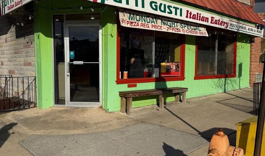 640 S ELLWOOD Ave, Baltimore, MD 21224 - 2 Beds, 2 Bath