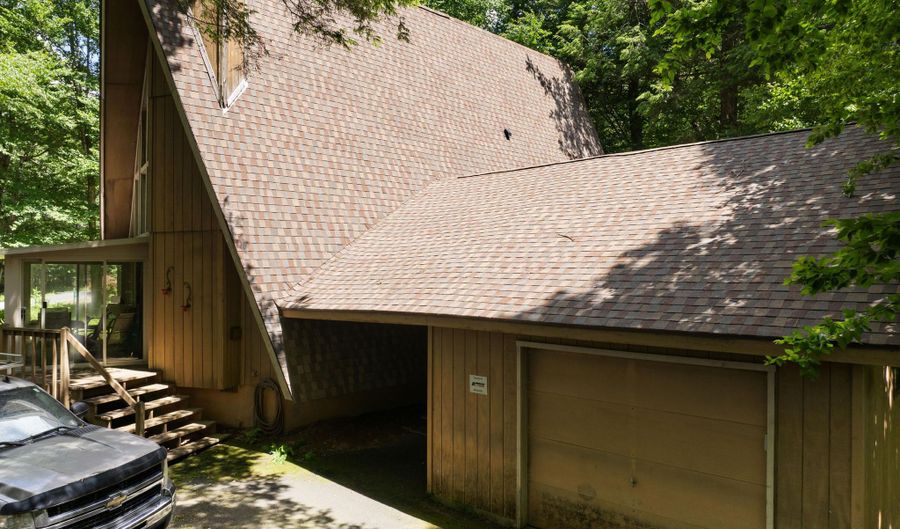 27 Longfellow Cir, Albrightsville, PA 18210 - 3 Beds, 1 Bath