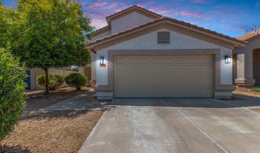 1327 W KINGBIRD Dr, Chandler, AZ 85286 - 4 Beds, 3 Bath