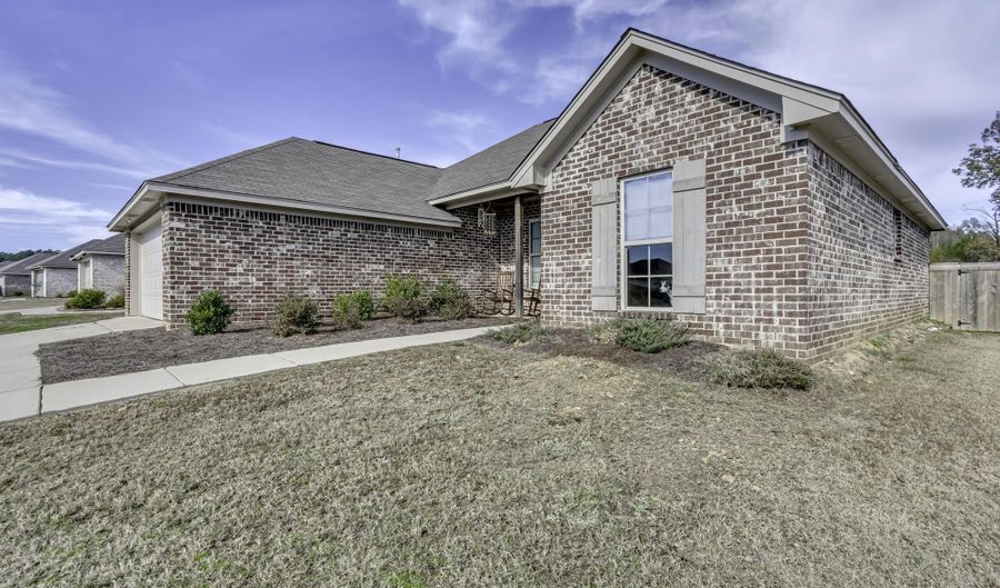 919 Filmore Dr, Brandon, MS 39042 - 3 Beds, 2 Bath