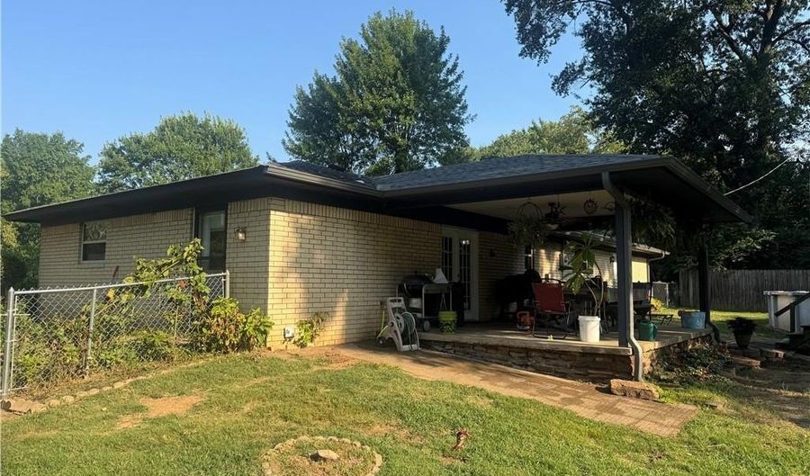 904 5th Ter, Barling, AR 72923 - 3 Beds, 2 Bath