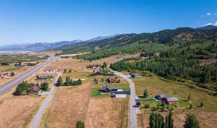 575 BUFFALO Dr, Alpine, WY 83128 - 3 Beds, 2 Bath