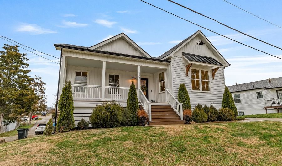 705 Kuhn St, Barboursville, WV 25504 - 3 Beds, 3 Bath