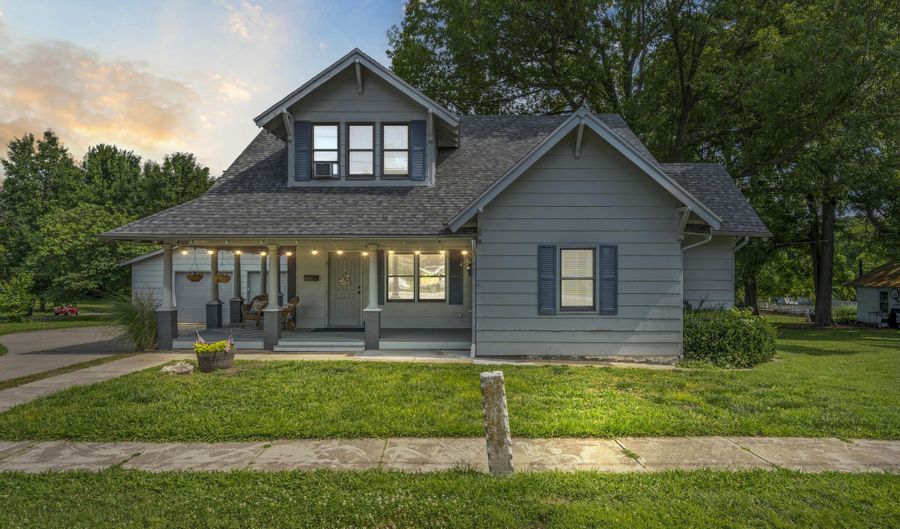 400 E Walker St, Ash Grove, MO 65604 - 4 Beds, 2 Bath