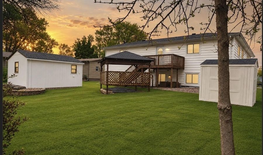 1512 S 5th St, Aberdeen, SD 57401 - 4 Beds, 2 Bath