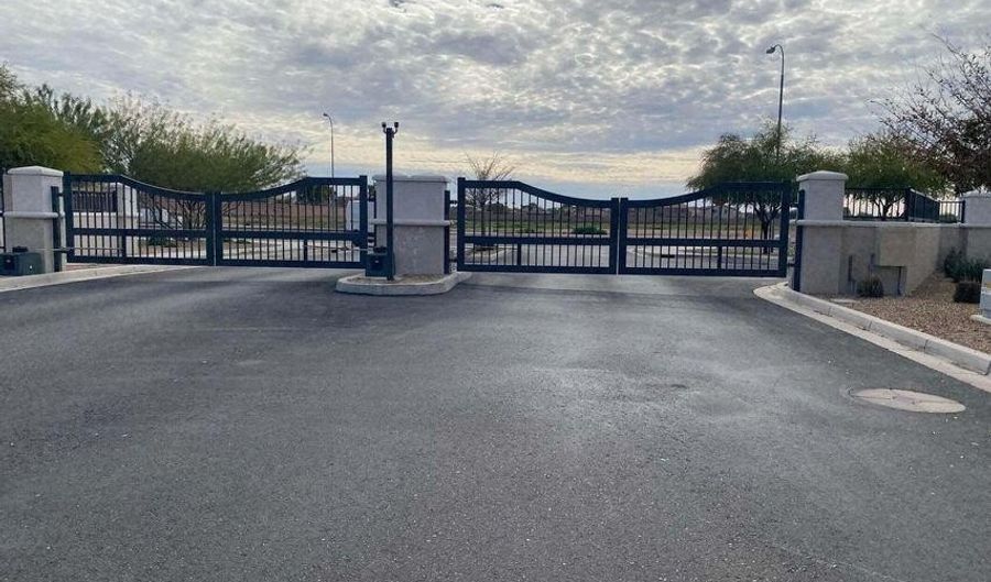 3855 S MCQUEEN Rd 100, Chandler, AZ 85286 - 3 Beds, 3 Bath