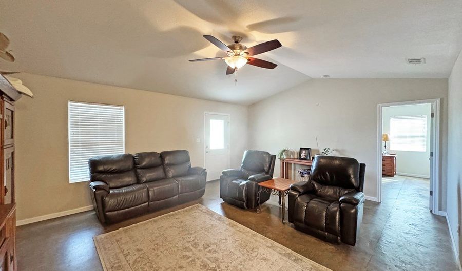 606 E Brown St, Alpine, TX 79830 - 3 Beds, 2 Bath