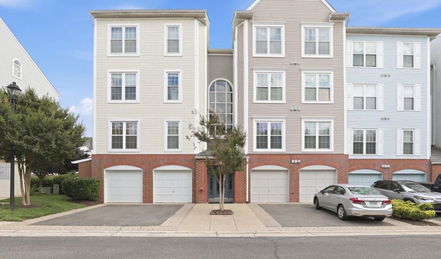 277 S PICKETT St 302, Alexandria, VA 22304 - 2 Beds, 2 Bath