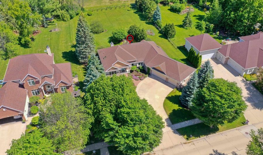 1900 E ORCHARD BLOSSOM Dr, Appleton, WI 54915 - 3 Beds, 4 Bath