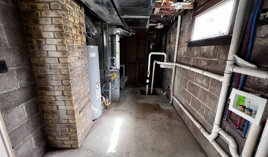 275 S Main St, Bancroft, ID 83217 - 5 Beds, 2 Bath