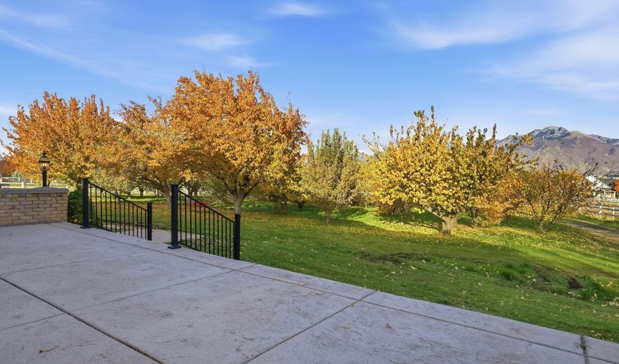 1890 W Rock Hollow Rd, Bluffdale, UT 84065 - 10 Beds, 6 Bath