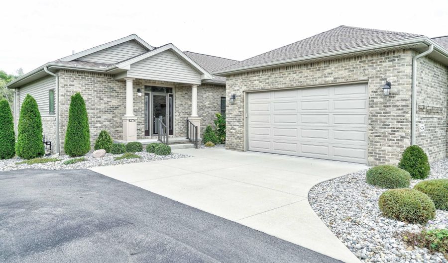 4274 Evergreen Rd 14, Adrian, MI 49221 - 3 Beds, 3 Bath