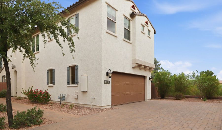 1942 S SYCAMORE Pl, Chandler, AZ 85286 - 3 Beds, 3 Bath