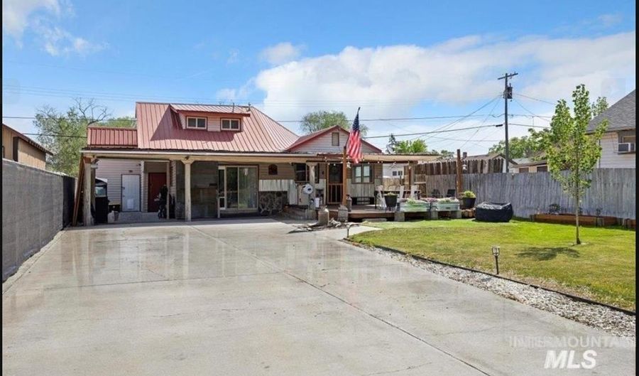 320 14th Ave N, Buhl, ID 83316 - 3 Beds, 2 Bath