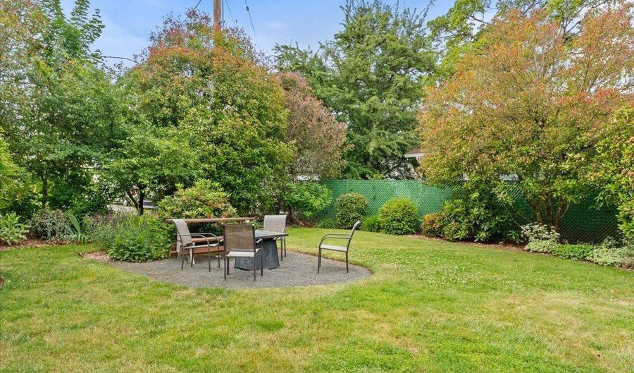4904 SW FRANKLIN Ave 2, Beaverton, OR 97005 - 2 Beds, 1 Bath