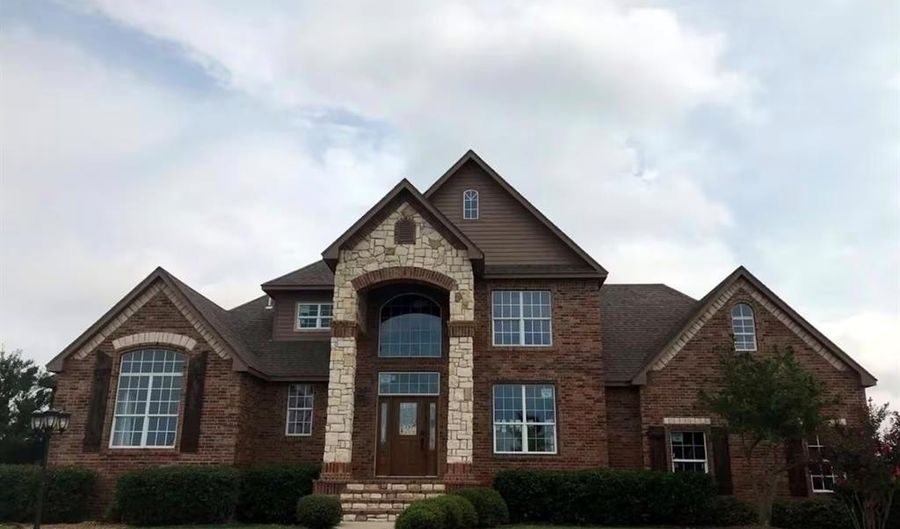 520 Holiday Dr, Ardmore, OK 73401 - 12 Beds, 9 Bath