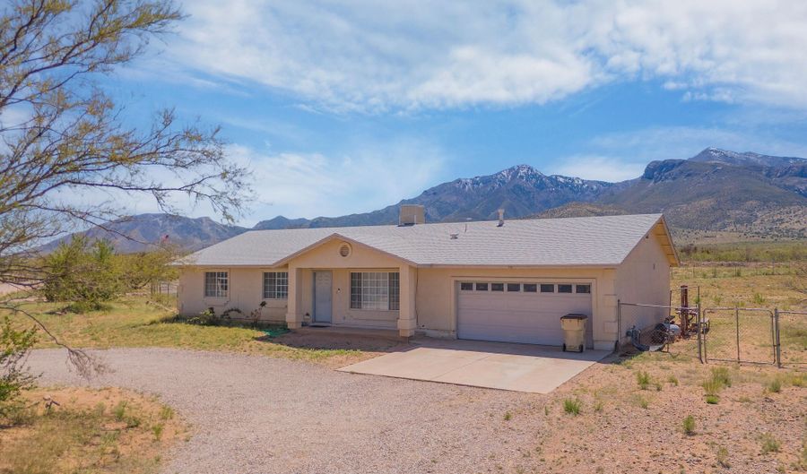 5880 S Wild Rose Rd, Hereford, AZ 85615 - 3 Beds, 2 Bath