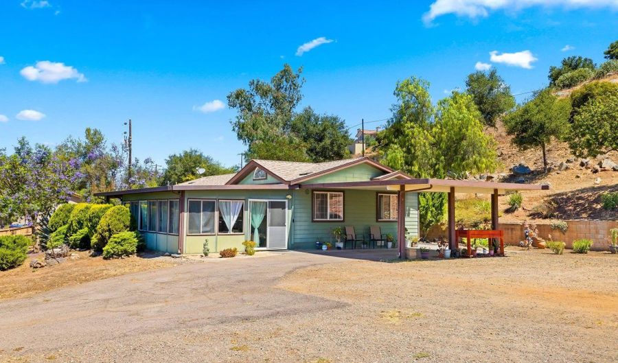 636 N Glen Oaks Dr, Alpine, CA 91901 - 3 Beds, 2 Bath