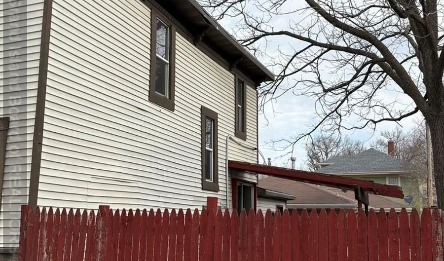 903 L St, Aurora, NE 68818 - 3 Beds, 2 Bath
