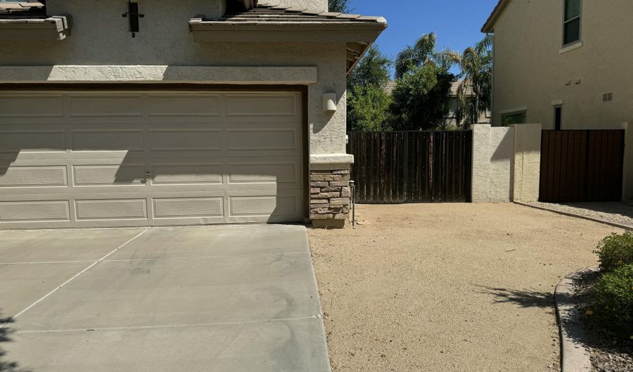 164 W GOLDFINCH Way, Chandler, AZ 85286 - 4 Beds, 2 Bath