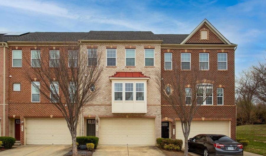 915 HALL STATION Dr, Bowie, MD 20721 - 3 Beds, 3 Bath