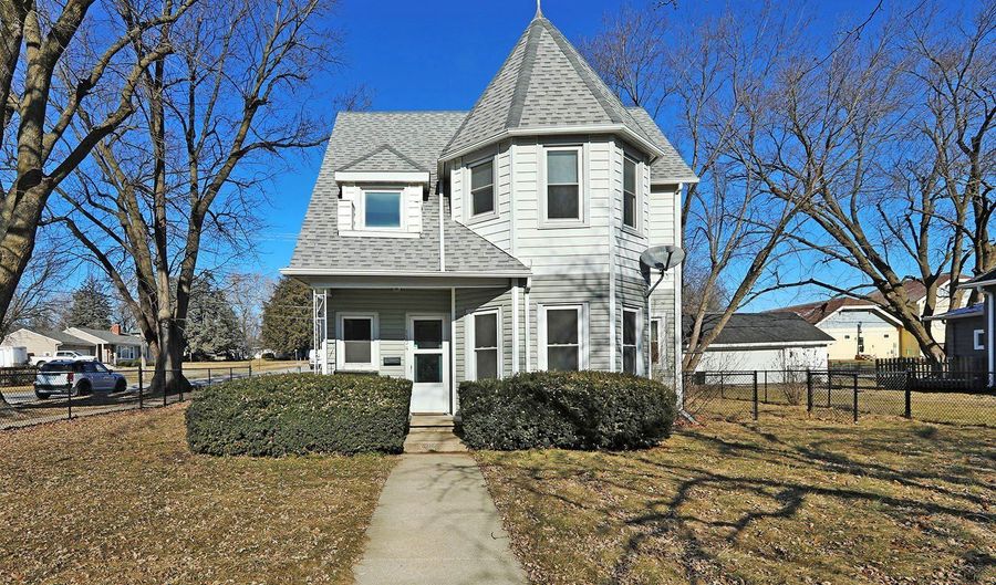 1134 Rapids St, Adel, IA 50003 - 4 Beds, 3 Bath