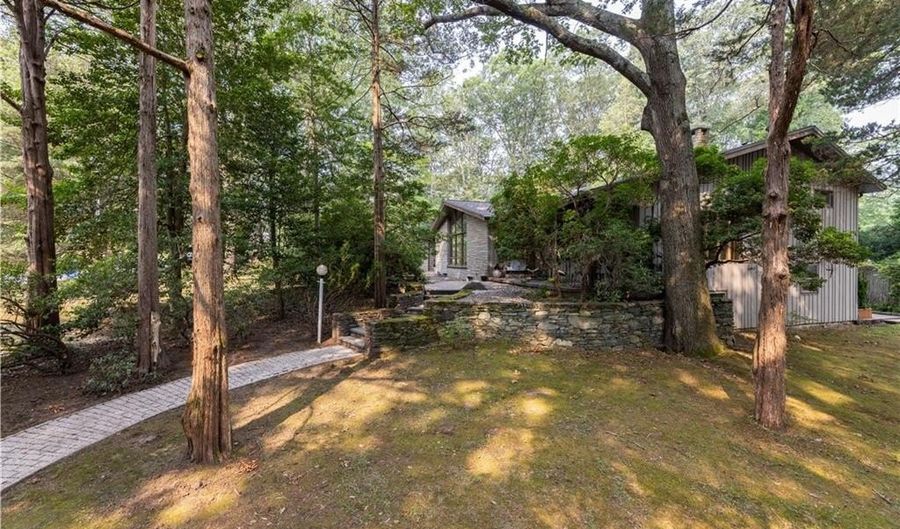 165 Kent Dr, East Greenwich, RI 02818 - 3 Beds, 4 Bath
