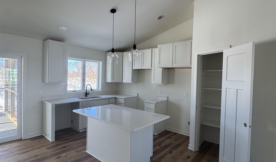 984 Bell Cir, Arlington, WI 53911 - 3 Beds, 3 Bath