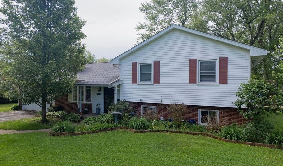 1350 W Vine St, Alliance, OH 44601 - 3 Beds, 2 Bath