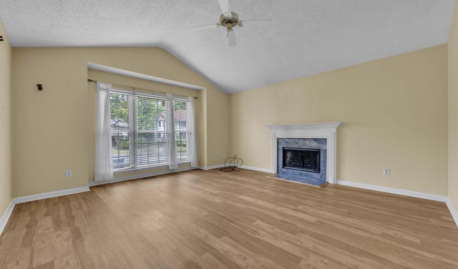 104 COMANCHE Cir, Alabaster, AL 35007 - 3 Beds, 2 Bath