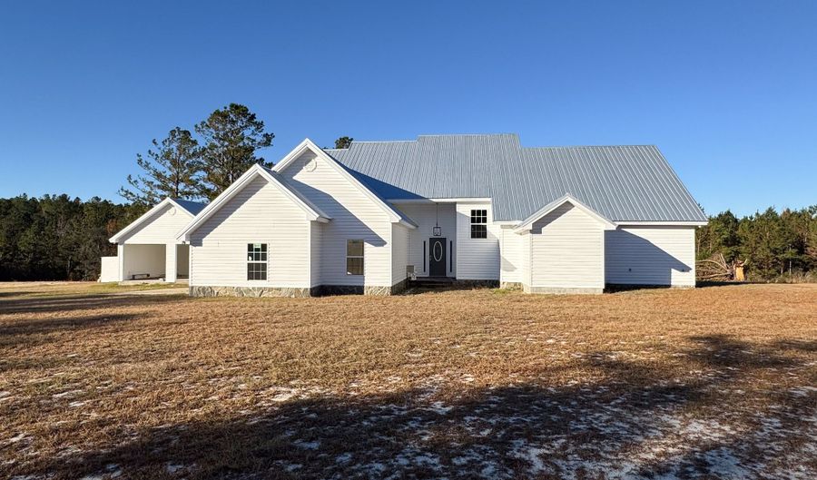 429 Deens Lndg, Baxley, GA 31513 - 3 Beds, 4 Bath