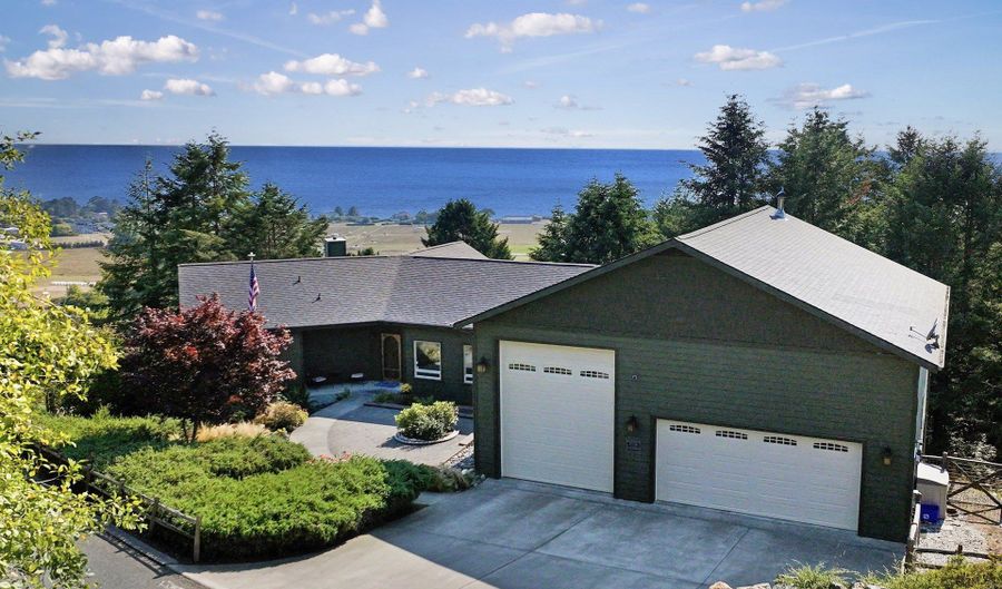 15606 NAPA Ln, Brookings, OR 97415 - 3 Beds, 4 Bath