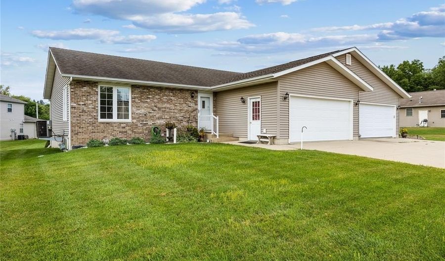 835 E Liberty St, Anamosa, IA 52205 - 3 Beds, 2 Bath