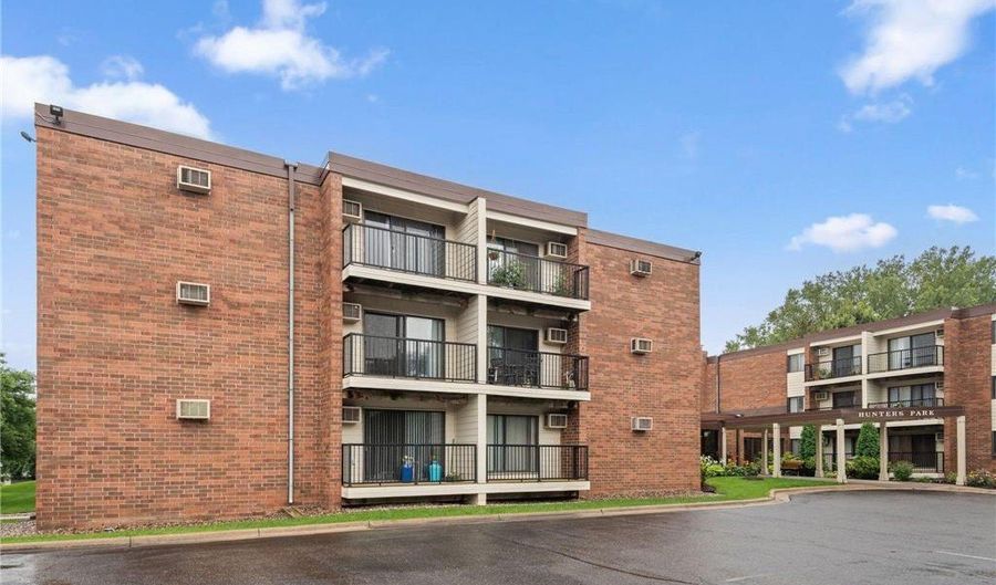 4 Pine Tree Dr 223, Arden Hills, MN 55112 - 2 Beds, 2 Bath