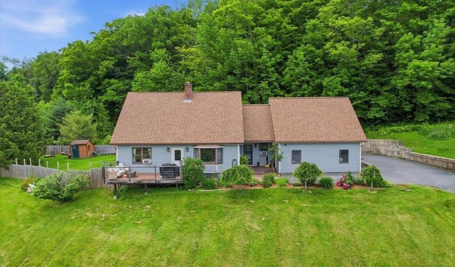 33 Valley View Rd, Berlin, VT 05679 - 4 Beds, 2 Bath