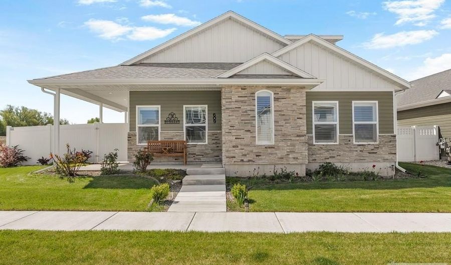 609 Aurora, Chubbuck, ID 83202 - 3 Beds, 3 Bath
