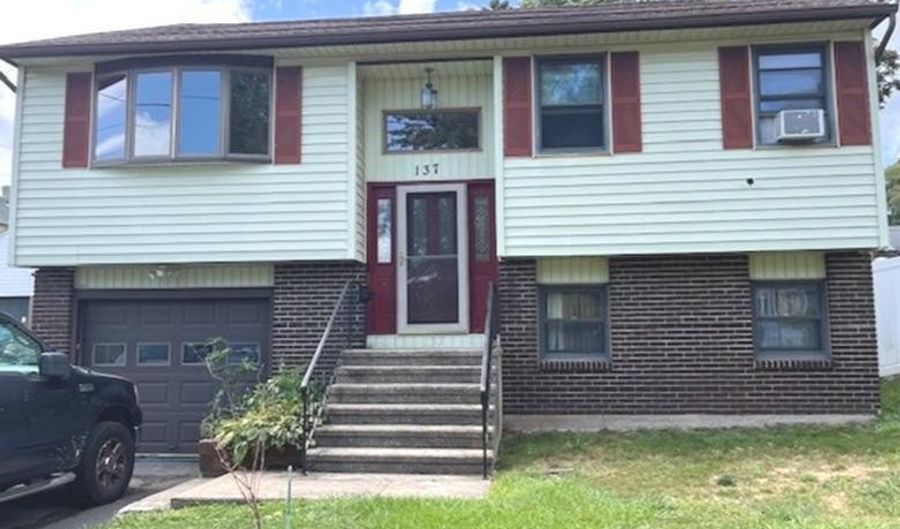 137 Holroyd St, Bridgeport, CT 06606 - 2 Beds, 2 Bath