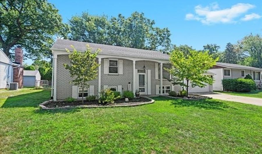 2370 Roselawn St, Wolverine Lake, MI 48390 - 4 Beds, 3 Bath