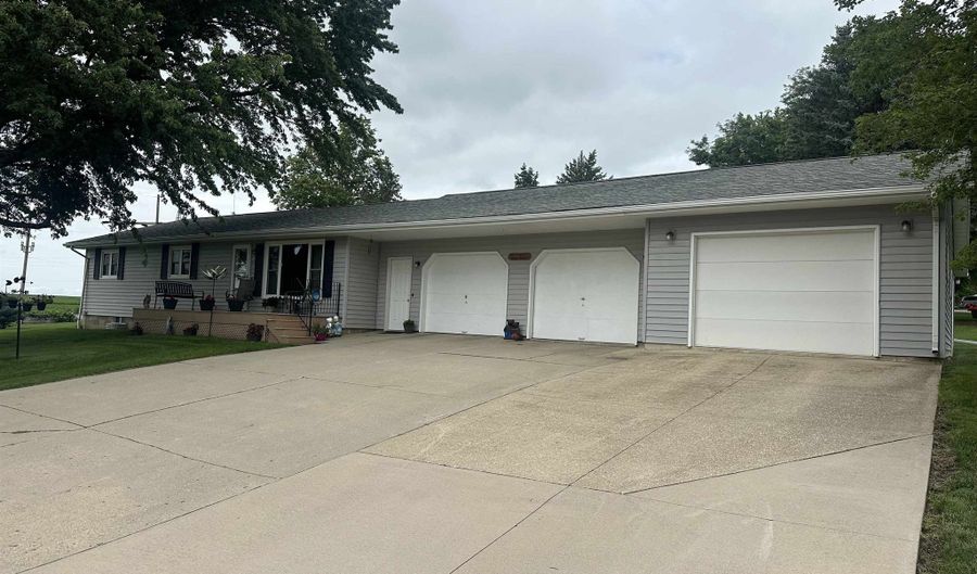 501 Virginia St, Alton, IA 51003 - 2 Beds, 2 Bath